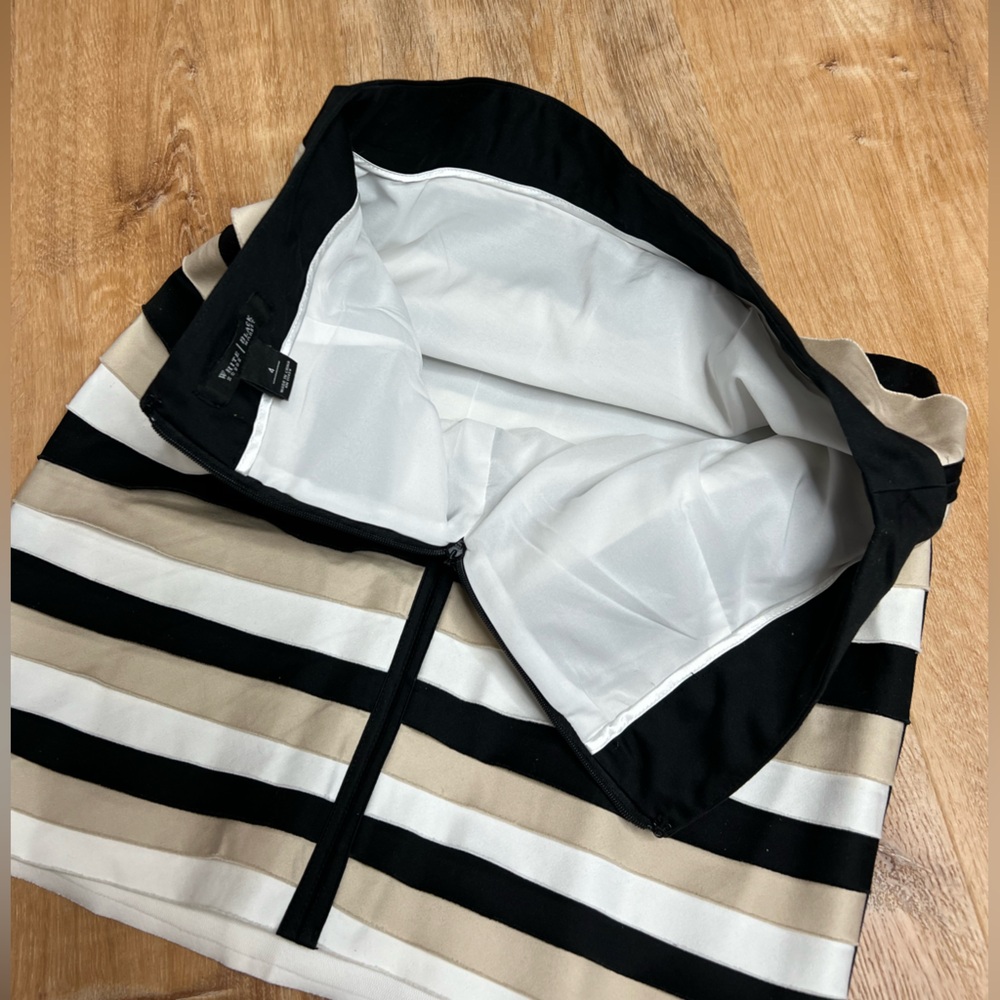 White House Black Market skirt. Tiered black, white, tan. Size 4. Zip back. - Picture 7 of 7